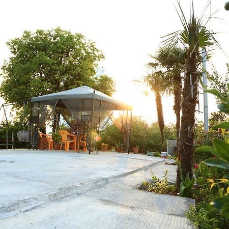 Rainbow Rooms Apart Hotel Makhinjauri Exterior foto