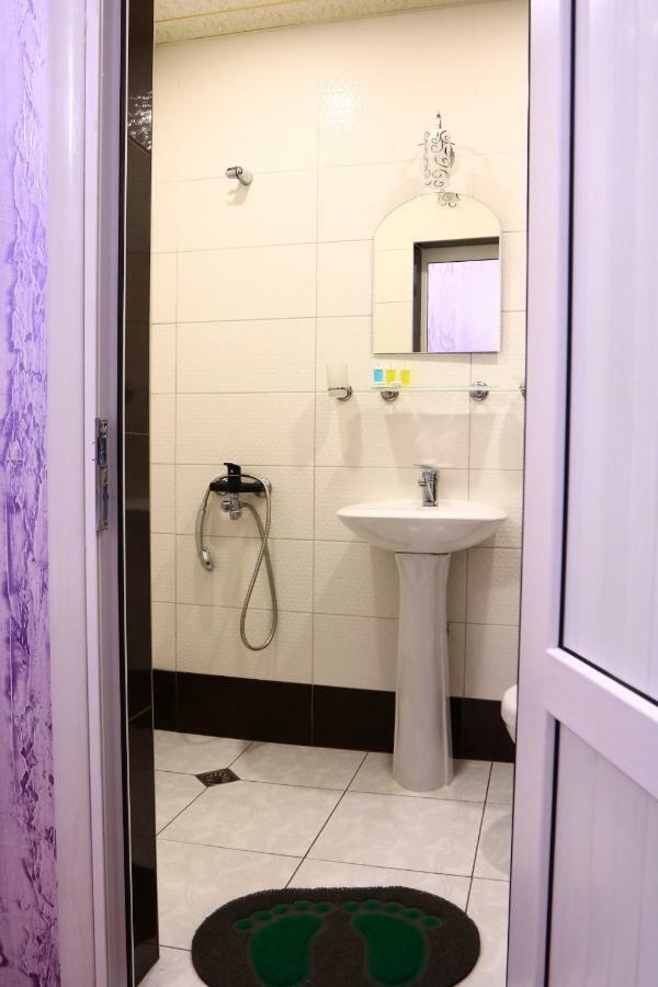 Rainbow Rooms Apart Hotel Makhinjauri Exterior foto